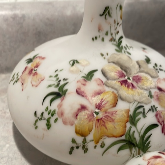 Vintage barber milk glass decanter - Picture 4 of 7